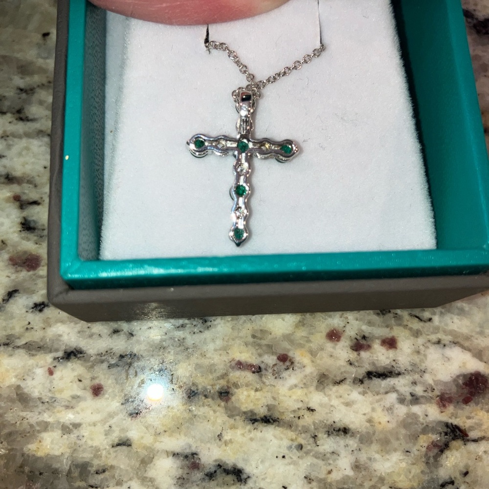 EFFY Brasilica Emerald .51 CTW & Diamond .07 CTW Cross Necklace New w/ Box - Picture 6 of 7